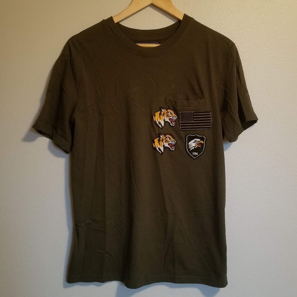 Forever 21 Men or Women Embroidered Tee